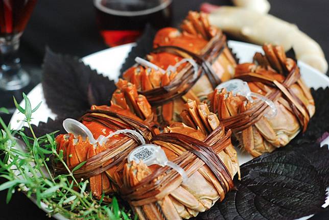 ▲每隻蟹都有產銷條碼，堅持活體產地直送（圖/奧丁丁市集）