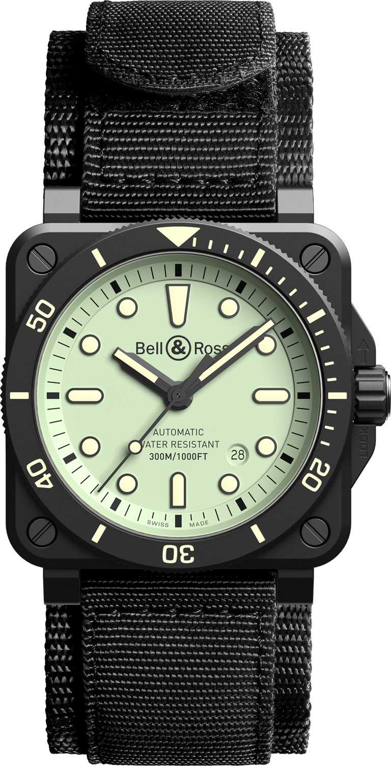 Bell & Ross「BR03-92 Diver Full Lum」腕錶，超彈力黑色合成織物編織錶帶╱155,000元。（圖╱Bell & Ross提供）