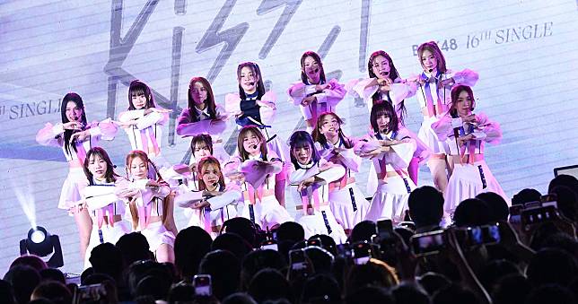 ‘BNK48’ เปิดตัวซิงเกิลใหม่ลำดับที่ 16 เพลง ‘Kiss me! (ให้ฉันได้รู้)’ การร่วมงาน JYP ครั้งแรก