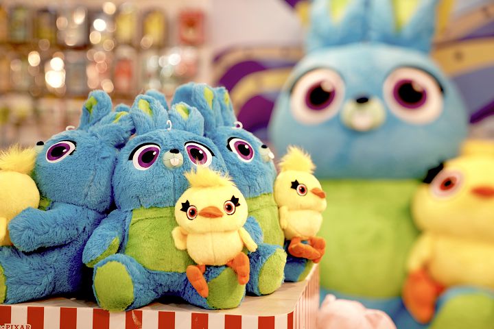 超療癒的鴨霸兔崽子絨毛玩偶（690元）。