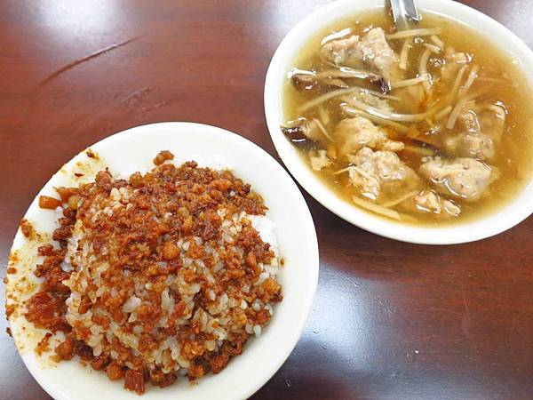 【台北美食】圓環魯肉飯肉羹-便宜又真材實料的肉羹湯 【台北美食】圓環魯肉飯肉羹-便宜又真材實料的肉羹湯