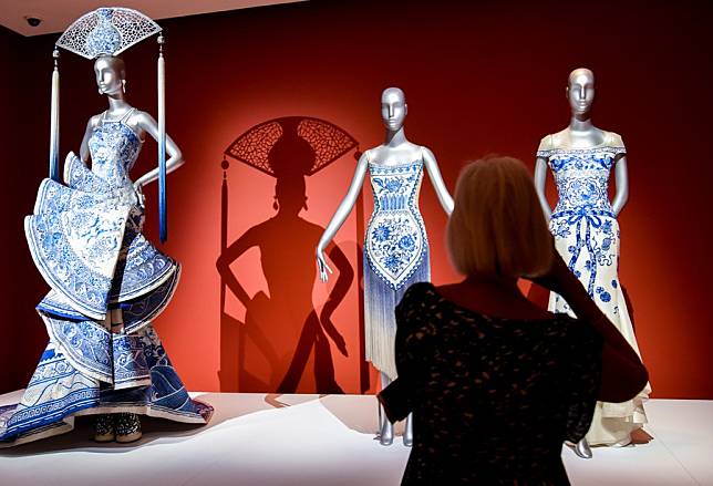 Chinese designer Guo Pei's art couture exhibition enchants New ...