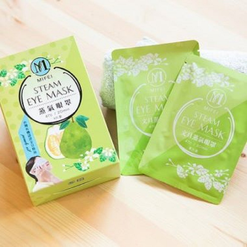 『一片明妃精油蒸氣眼罩=濕毛巾熱敷眼周來回10趟』你知道眼周的代謝有多重要嗎?幫助眼周血液循環：透過溫熱蒸氣加速代謝老廢角質，暗黑沉澱退散。舒緩眼睛疲憊：現代人電腦手機3C使用超量，明妃蒸氣眼罩幫你舒