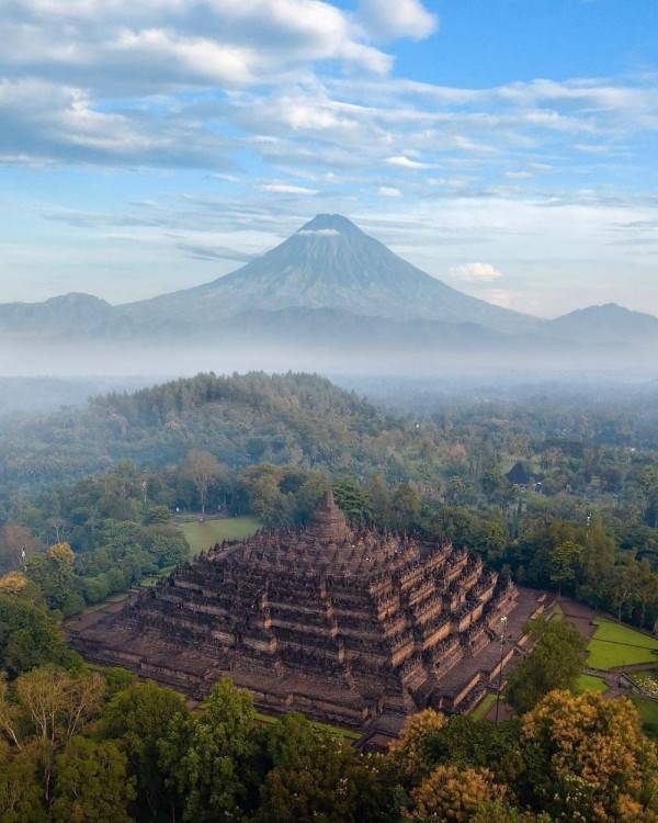 10 Tempat Wisata Paling Dikeramatkan di Dunia, Indonesia Salah Satunya