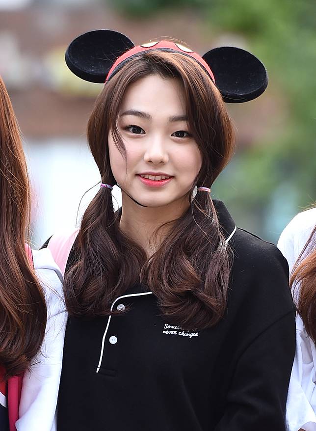 Para Idola K-Pop Cantik yang Sering jadi Top di Tangga Lagu Korea ini, Ternyata Masih Berumur 18 Tahun!