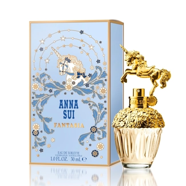 預計出貨日2-5天 ⊙產品概念⊙ Anna Sui 總是懷念和朋友們一起在陽光下玩耍無憂的年輕歲月，並且聽著母親訴說著遙遠卻充滿想像的冒險故事。她希望能再次重溫這些日子…….有一天，當她走過嘉年華時，