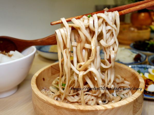 【汐止美食】鄉下人-豬血湯肉燥麵 #古早味 #豬血湯 #燙青菜 #香辣麵 路邊攤價格，冷氣開放文青風店面 (25).JPG