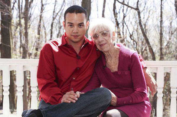 Bocah 8 Tahun Nikahi Nenek? Inilah 5 Pernikahan Nenek dengan ABG!