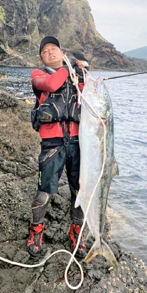 磯石鯛ヒラマサ大物竿です 磯釣り】隠岐で日本記録を超える158cmのヒラマサゲット！当日の釣具を