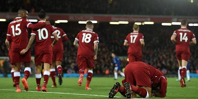  Penyerang Liverpool, Mohamed Salah, merayakan gol pembuka ke gawang Chelsea pada laga Liga Inggris di Stadion Anfield, Liverpool, 25 November 2017. 