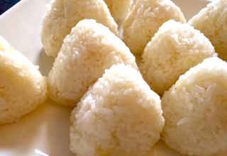 これぞ おにぎり の基本 びっくりするほどおいしい コンビニの塩むすび