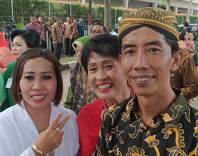Saat Jokowi KW Bertemu Jokowi Asli di Resepsi Kahiyang Ayu