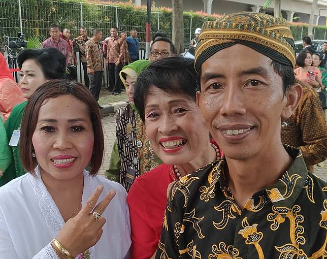 https://shalmikrishna.blogspot.co.id/2017/11/saat-jokowi-kw-bertemu-jokowi-asli-di.html