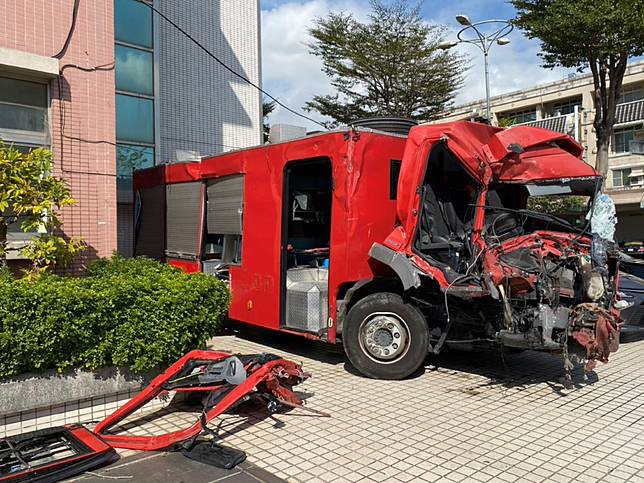 擦撞消防車釀一死四傷拖車駕駛辯稱沒聽到也沒看到消防車 中廣新聞網 Line Today