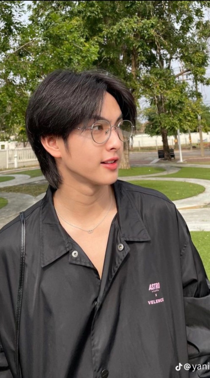 กลุ่มคนรักวงบัสเเจกรูปวงบัสสBUS