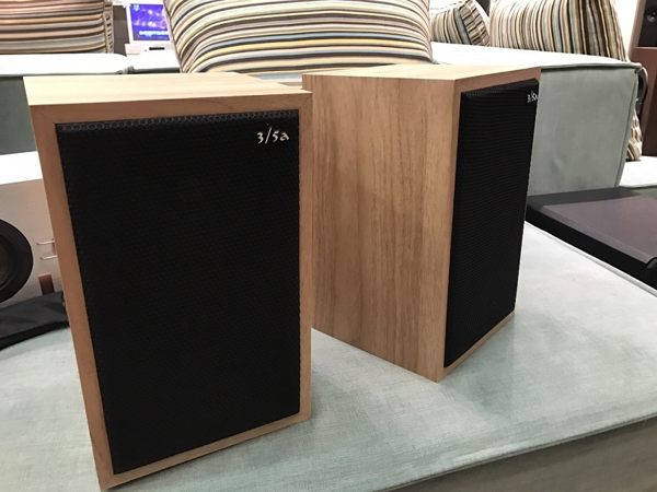 具新款日本製絲質振膜之高音單體n高音單體1吋「鷹眼」絲質振膜單體n低音單體5.25吋複合紙盆振膜單體