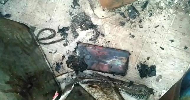 手機充電半夜突爆炸！22歲男睡夢中慘死…剩焦黑遺體