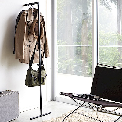 掛衣桿耐重約5kg。柱體具3個掛鉤。掛鉤耐重1kg/個。需簡易組裝。完成後的商品重約1.4kg。