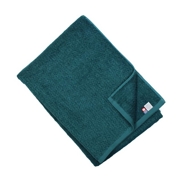 代表著白雲與潔淨感（白），朝陽與活力（紅）以及海洋與水源（藍）的今治認證縫標，而這正是伊織產品如此令人信賴的重要理由。品牌介紹今治市，位於四國愛媛縣（古名為伊予國）北部的一座純樸小城。城裡的大小毛巾工