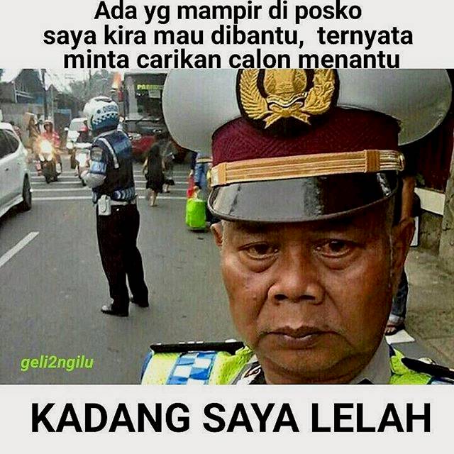 Foto Polisi Ini Mendadak Viral karena Gaya Selfienya yang Unik