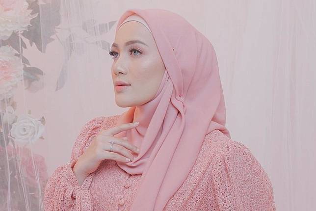 5 Tutorial Hijab Segi Empat A La Selebgram Untuk Menghadiri