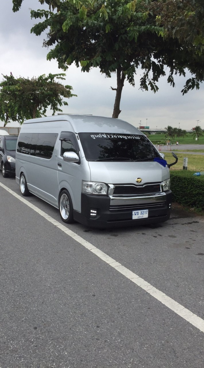 รถตู้ VIP สายบันเทิงตื๊ดๆ