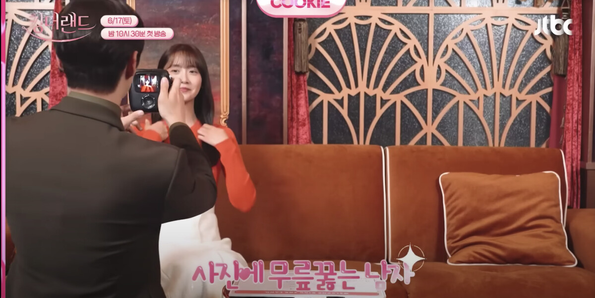 韓劇男神「拍照方法」！玄彬「紮馬步」幫孫藝珍拍照，李準基很俏皮，李棟旭自拍好頭痛