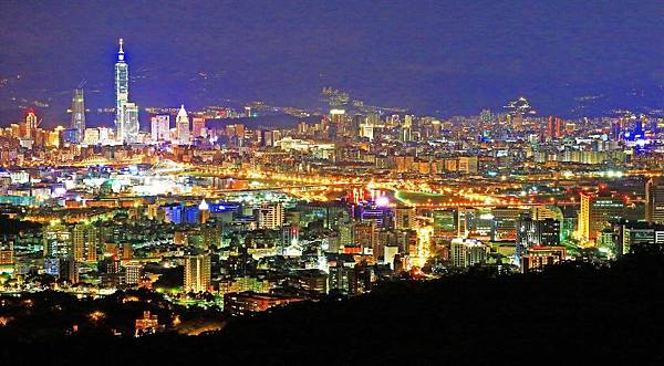 【台北旅遊】碧山巖夜景-遠望美麗的101夜景一日遊