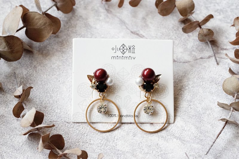 ● 醫療級抗敏耳針、螺旋耳夾、矽膠耳夾 ● 水晶珠、奧地利水晶珠、水鑽、樹脂珍珠、鍍18K金配件 ● 耳環總長 3cm x 1.5cm