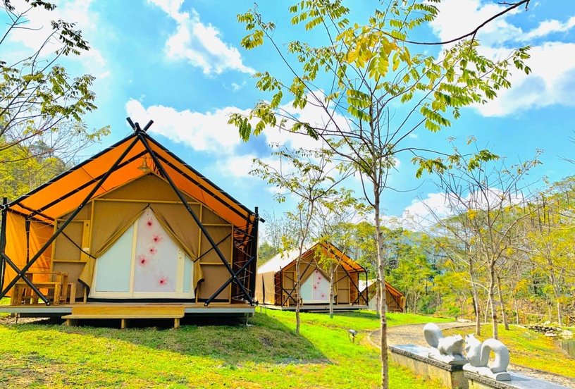 全台10大「森林系豪華露營」推薦！懶人露營免裝備，微光中甦醒超愜意！