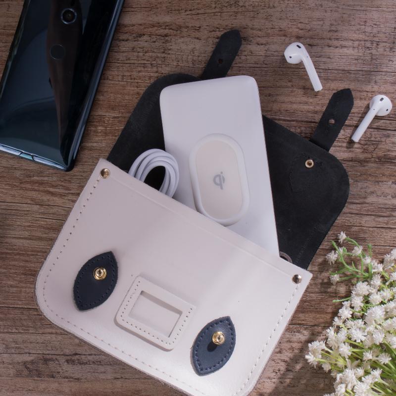 iPhone、iPad、Google Pixel 3、行動電源等等 USB-C 裝置快速充電 Qi無線快充技術、最新 PD 快充，高通 QC3.0快充 QC3.0 快充充電輸出：5V ⎓ 2A / 9