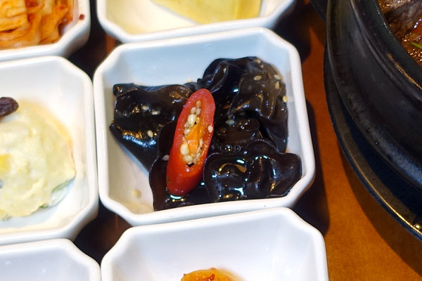 偷飯賊-信義遠百A13餐廳推薦，台北信義區韓式聚餐、一個人的韓式料理，九宮格小菜+韓式鍋物/燒肉/定食，信義區平價韓式美食(內含偷飯賊遠百菜單) 