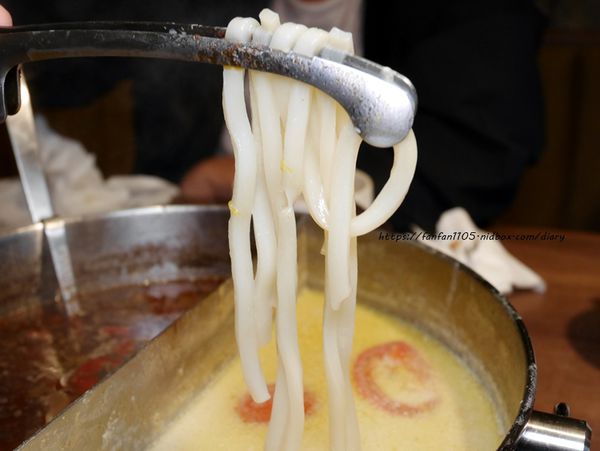 板橋火鍋【瀧鍋物製造所】質感裝潢 嚴選食材 #A5和牛 #肥美海鮮 #必點起司牛奶鍋 #板橋站 (45).JPG