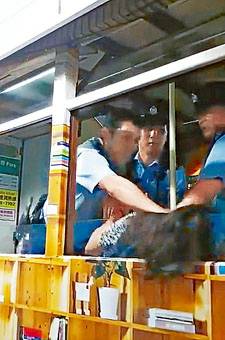 兩婦電車互摑四警制服醉娃 星島日報 Line Today