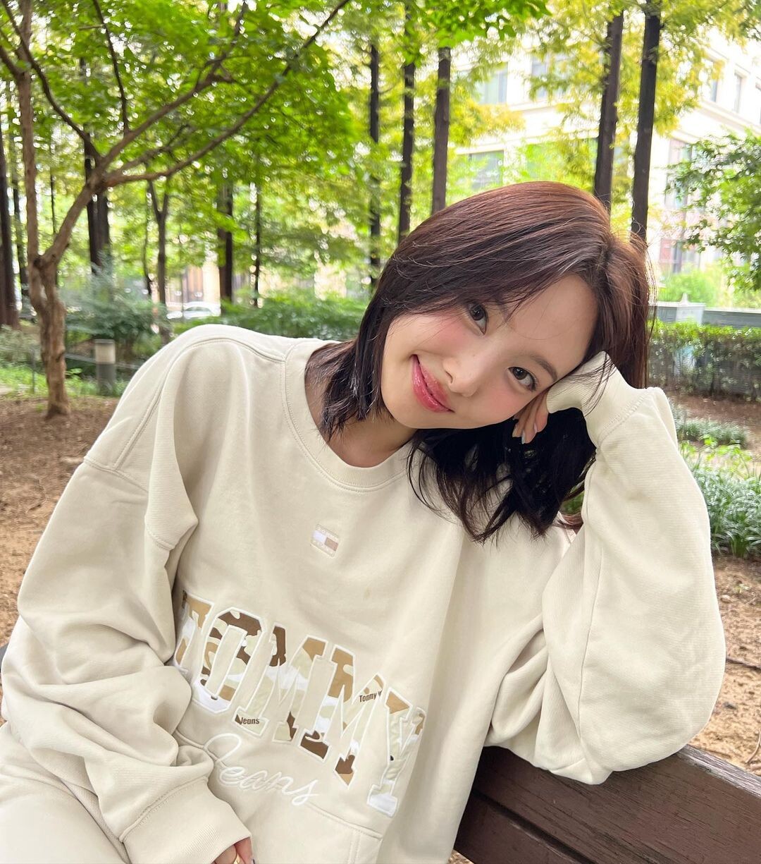 韓網熱議！那些因整鼻毀一張臉的愛豆：「這團」全員同款鼻，她被嘲「沒整鼻不能出道」