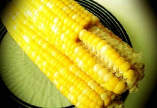 歯に挟まらない 口が汚れない とうもろこし の食べ方