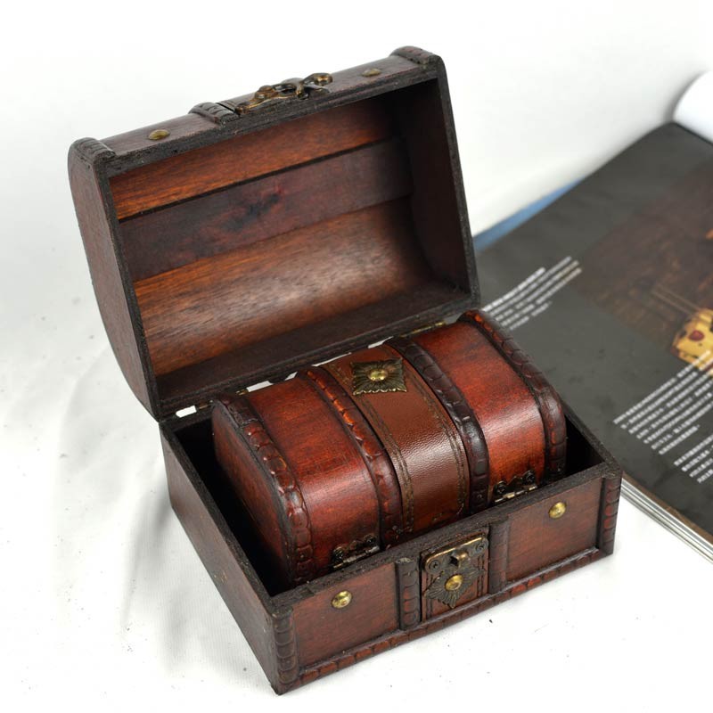 還經常有親反應說盒子感覺有點黏那是因為木質是經過防腐處理的表面還有一層蠟這樣盒子經親擦拭后會越來越有光澤所以親不妨先擦擦再感覺一下 盒子 有個美麗的名字 old story 古老的故事 每一個 都有故