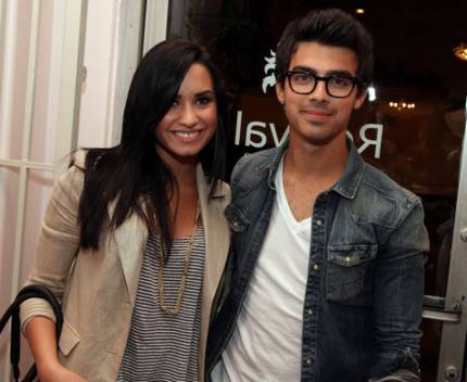 6 Pasang Seleb Hollywood Ini Buktikan Kalau Kita Bisa Bersahabat Sama Mantan Tanpa Harus Baper