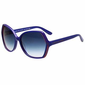 鮮豔跳色堆疊，充滿了前衛風格