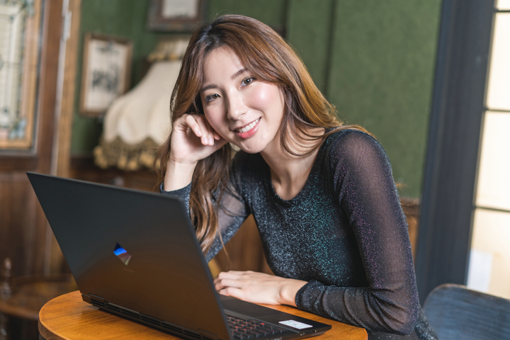 電競血統，內斂新貌！HP OMEN 15 開箱與深度評測：電競級硬體規格搭配商務質感外觀設計，不僅滿足遊戲體驗、功能更全面！