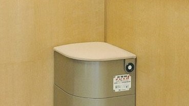 【貼心設計】被困電梯人有三急？ 日本設「緊急馬桶」可於電梯內解決
