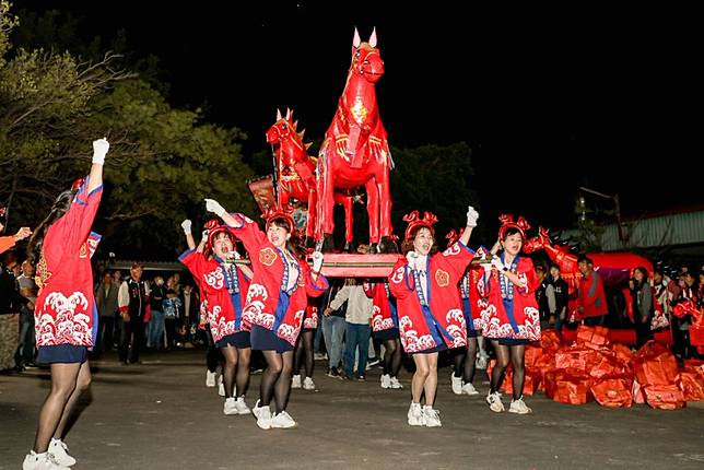 鹿草鄉圓山宮火馬祭在元宵節晚上熱鬧登場。（記者張翔翻攝）