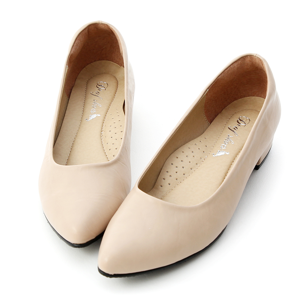 MIT台灣製造OL上班鞋系列新登場! 特別為台灣女性的腳型打造 墊腳下貼心的多加一層超柔軟的鞋墊 5mm超厚按摩鞋墊穿起來柔軟舒適 有效減緩久站壓力，維持穿著時的穩定性 平易近人的2.5cm小矮跟好穿