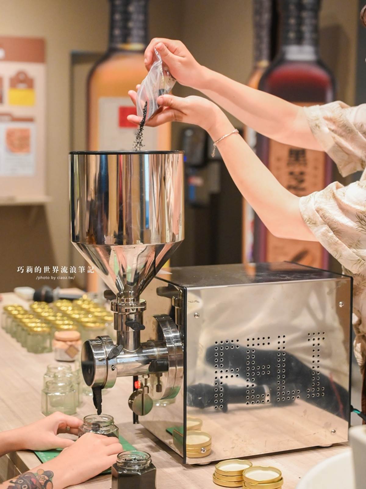 體驗全台唯一「海牛採蚵」！彰化芳苑１日遊必訪６亮點，海鮮控爽吃烤蚵大餐