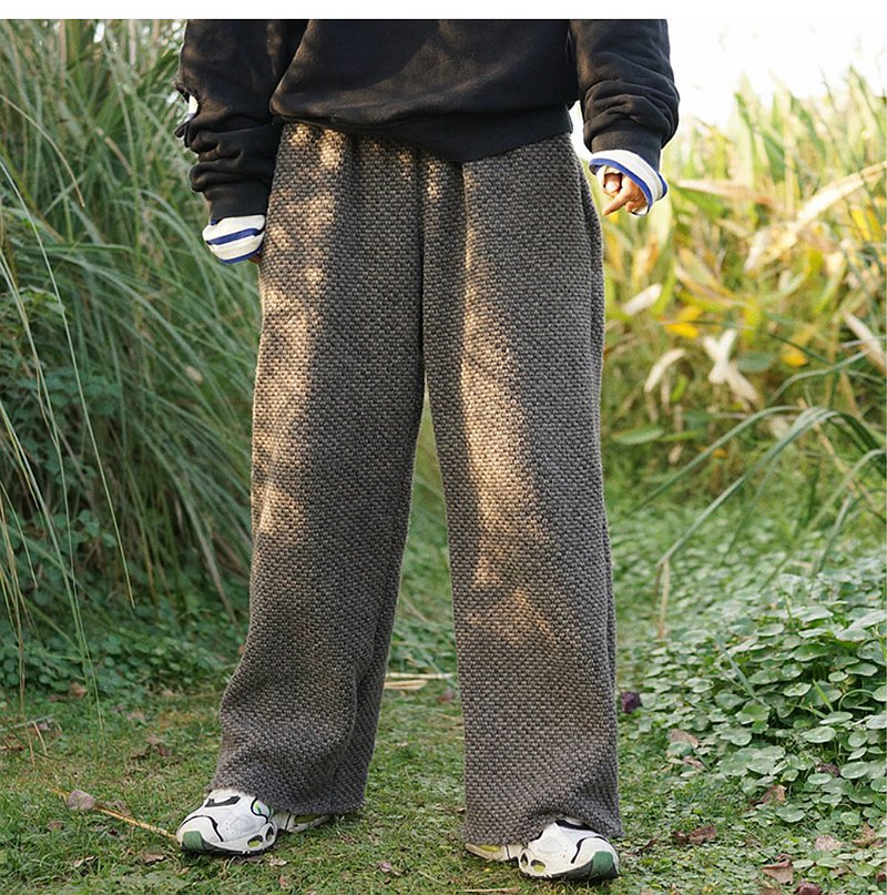 面料成分 義大利進口 灰棕色羊毛面料 舒適保暖 尺寸明細 腰部有鬆緊帶可調節，腰圍65-95 cm 褲長 97 cm 臀圍 130 cm，褲腿圍 62 cm