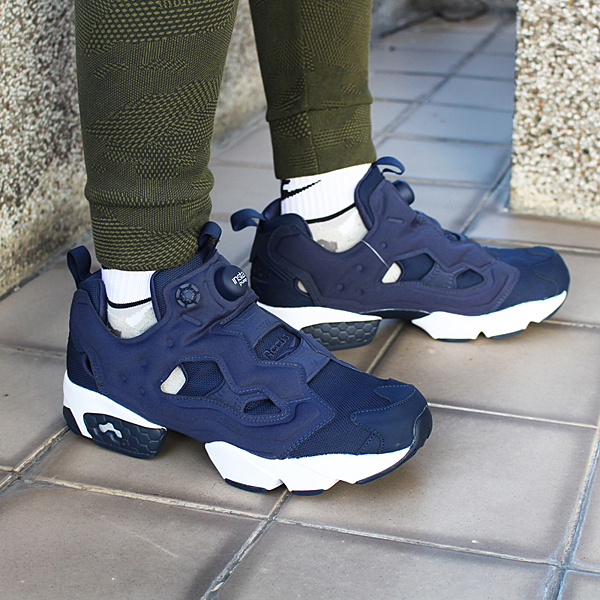 版型正常，腳板偏寬建議大半號著用 現貨