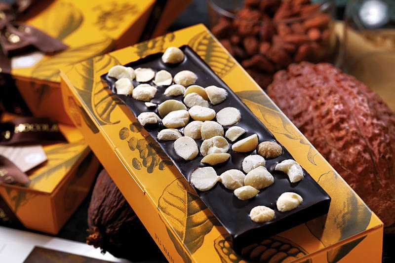 「73％重磅火山豆巧克力」濃香脆豐富口感助愛情加溫。（450元／禮盒）（圖／于魯光攝）