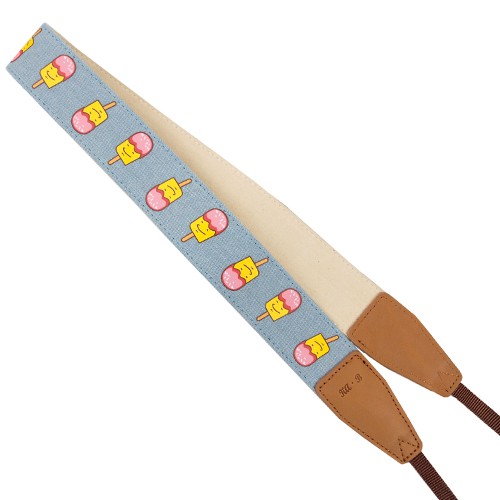 ■台灣設計 ■時尚繽紛潮流款 ■內層使用柔軟麂皮材質 ■隨貨附贈扣具使用好便利#KAB #相機背帶