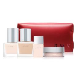 ◎妝感呈現水潤光澤肌膚|◎彈力緊實肌膚的霜狀形態粉底|◎添加摩洛哥堅果油和乳油木果等潤澤成分品牌定位:專櫃品牌品牌:RMK商品名稱:透亮經典底妝組種類:粉底液/粉條,蜜粉/定妝噴霧,飾底乳/妝前乳適用