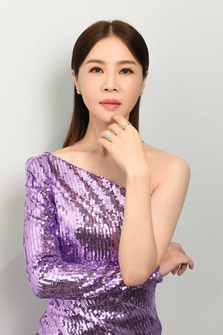 實力派演員謝盈萱，選擇佩戴DE BEERS頂級珠寶出席頒獎典禮。（圖╱DE BEERS提供）